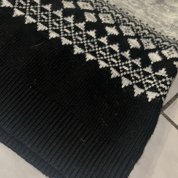 Black Light Grey Banana Republic Sweater Italian yarn material - Picture 3 of 6